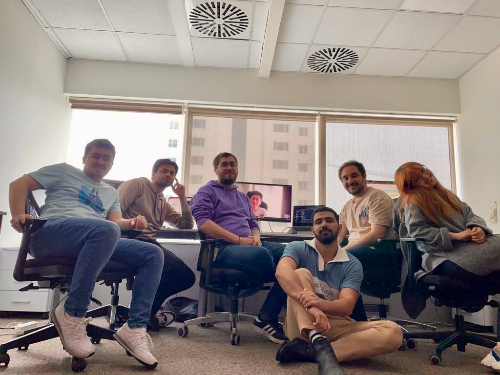 Magfi ekibi yeni ofisine taşındı.